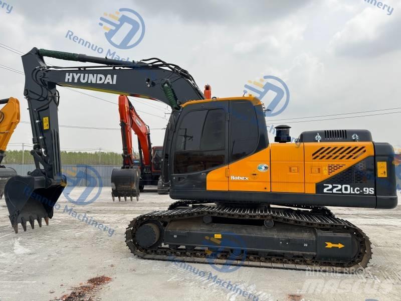 Hyundai R220LC-9S حفارات زحافة