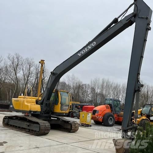 Volvo EC 240 LR حفارات زحافة