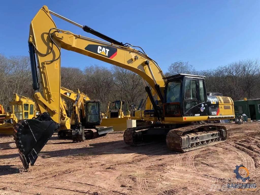 CAT 325 D حفارات زحافة