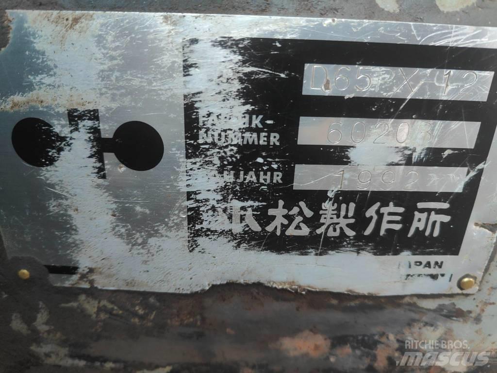 Komatsu D 65 PX-12 بلدوزرات مجنزرة