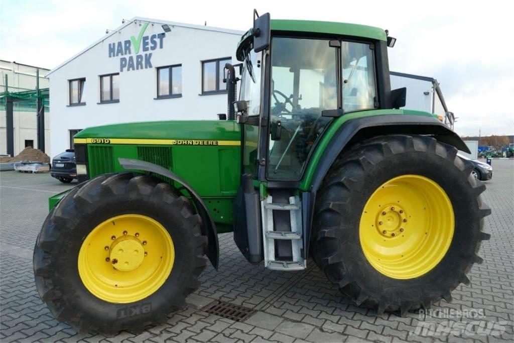 John Deere 6910 الجرارات