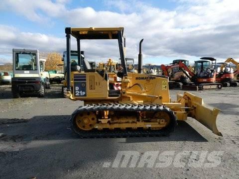 Komatsu D21P-8EO بلدوزرات مجنزرة