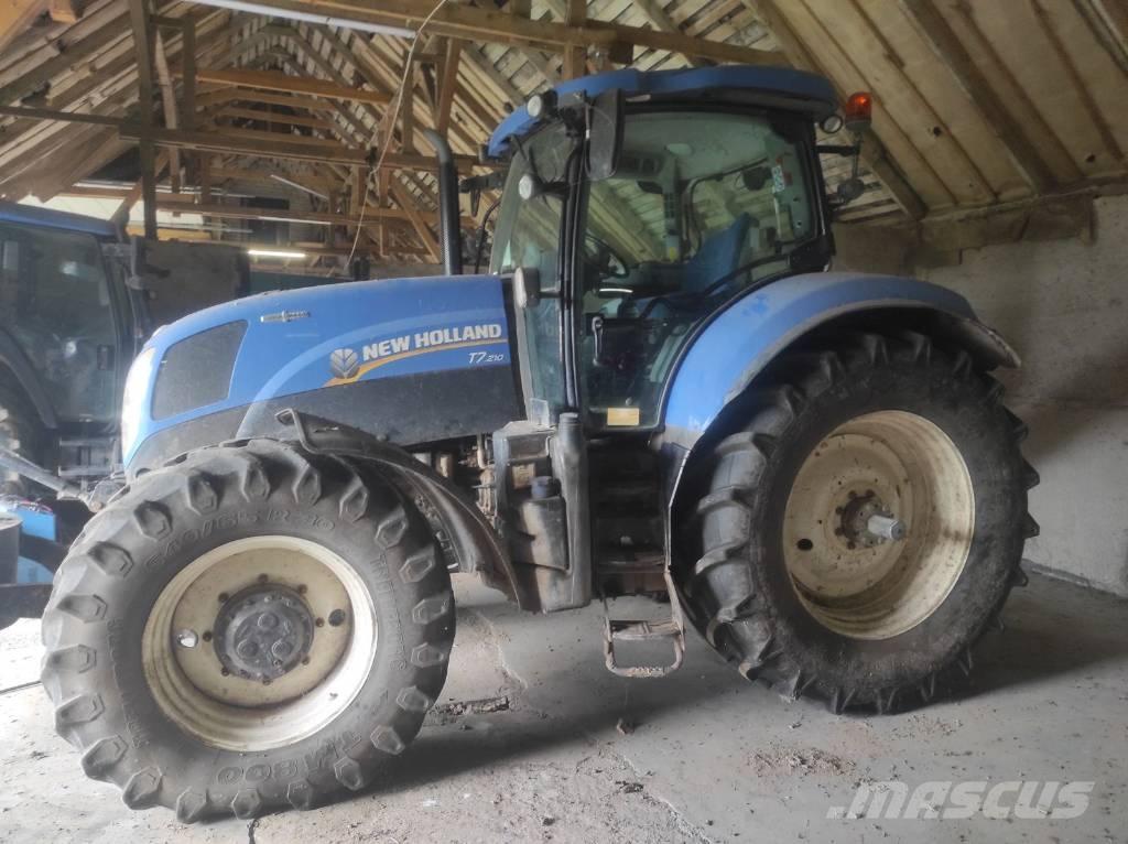 New Holland T 7.210 الجرارات