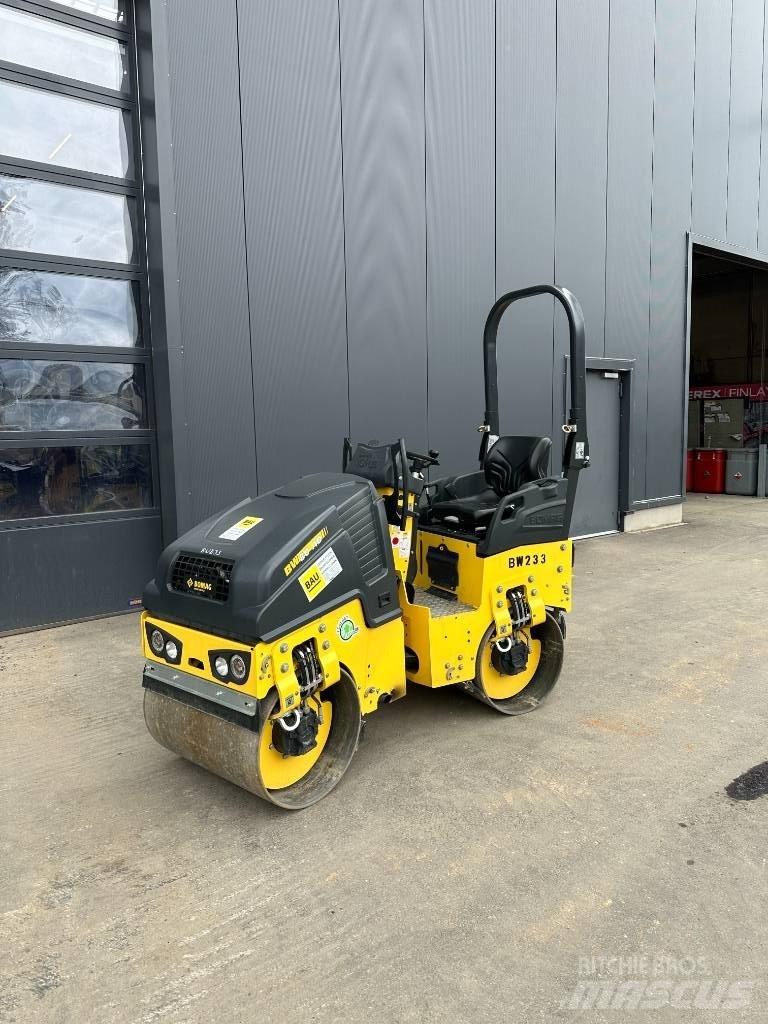 Bomag BW 80 AD-5 مداحل ثنائية الاسطوانة