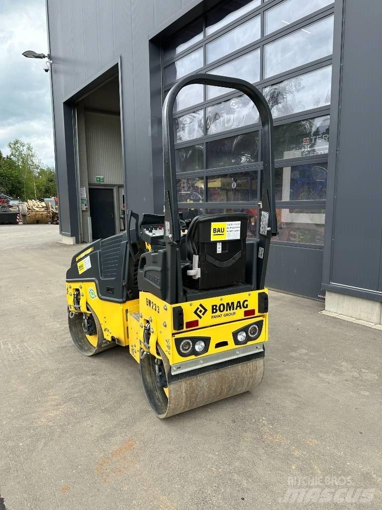 Bomag BW 80 AD-5 مداحل ثنائية الاسطوانة