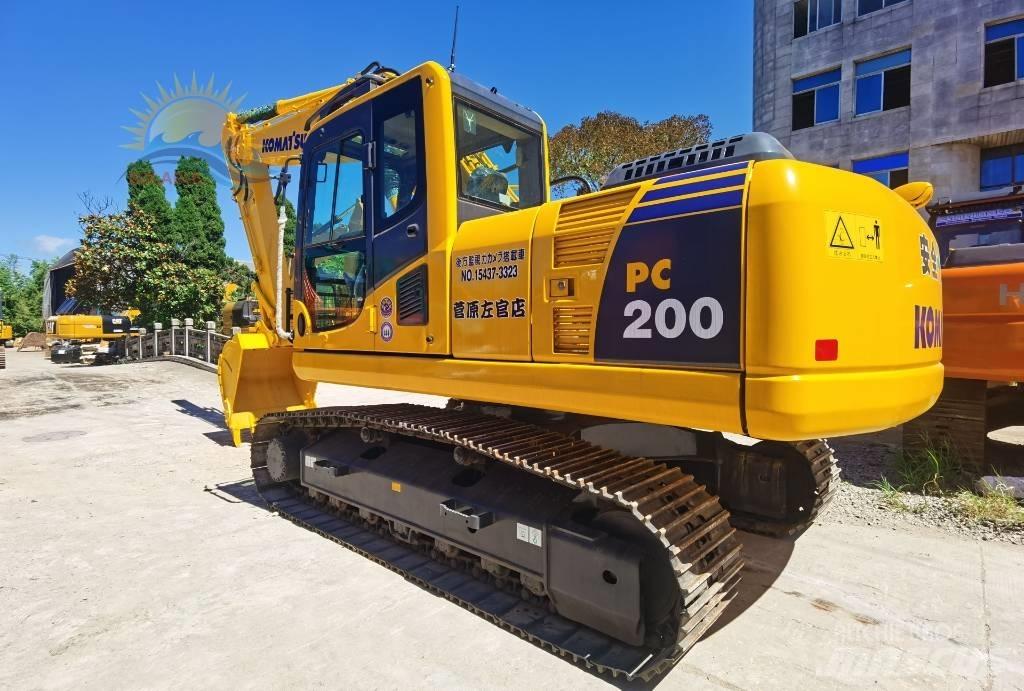 Komatsu PC 200-8 حفارات زحافة