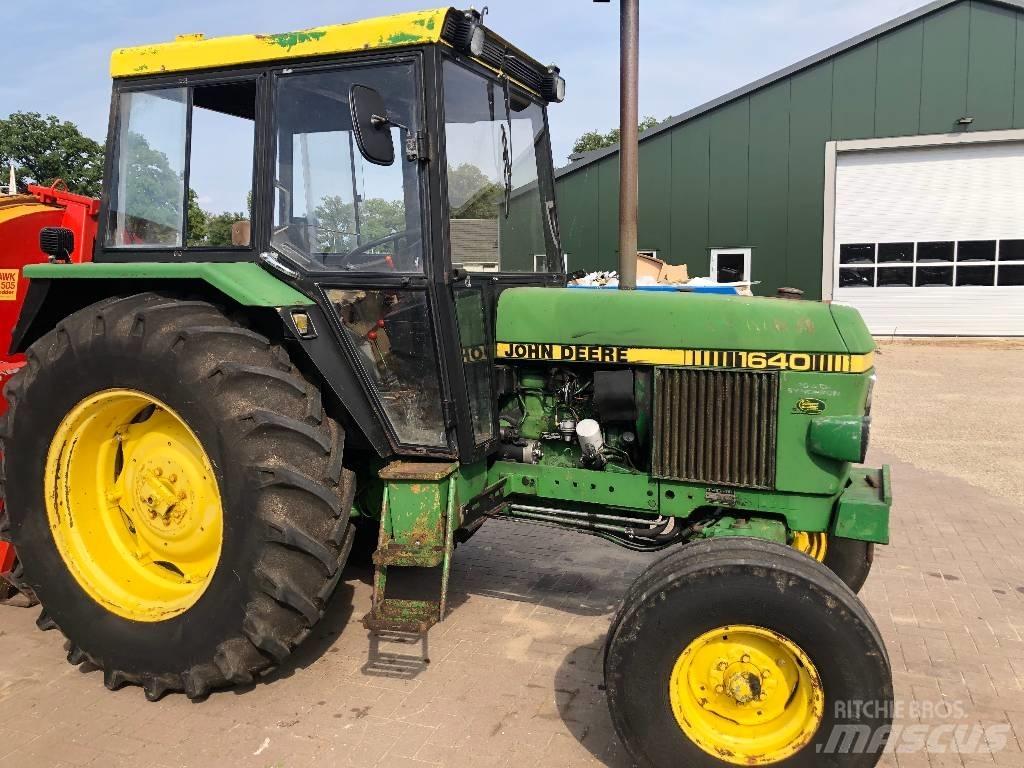 John Deere 1640 الجرارات