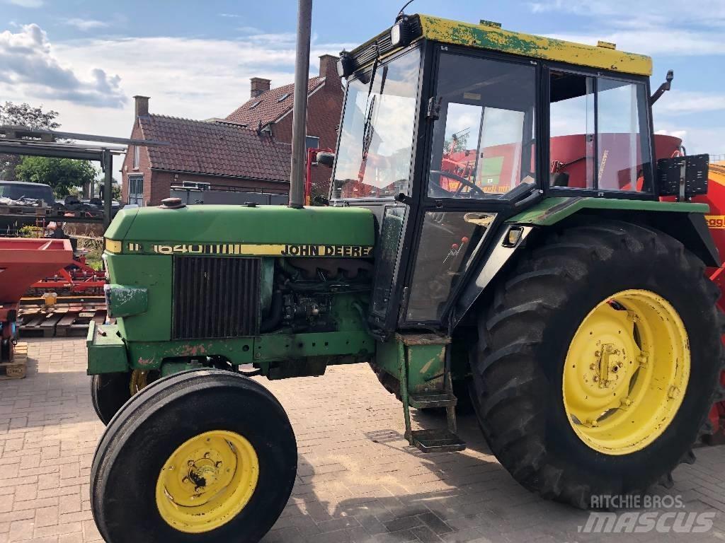 John Deere 1640 الجرارات