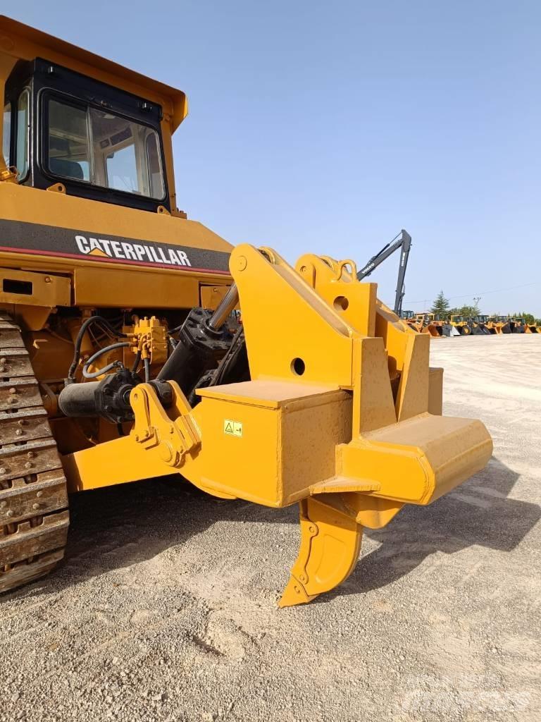 CAT D 8 L بلدوزرات مجنزرة