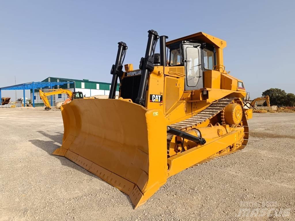CAT D 8 L بلدوزرات مجنزرة