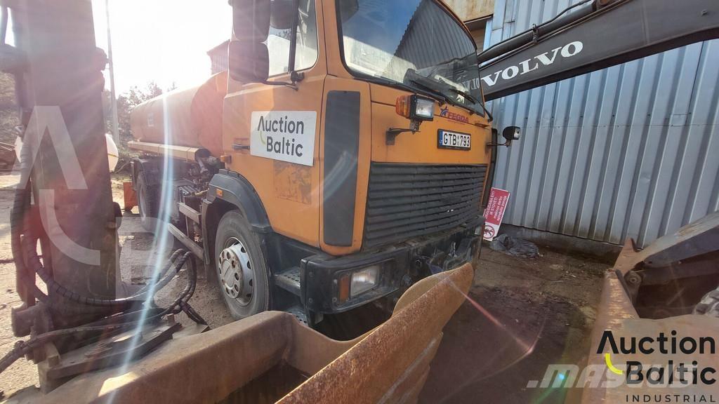 MAZ 533731 شاحنات ذات صهاريج