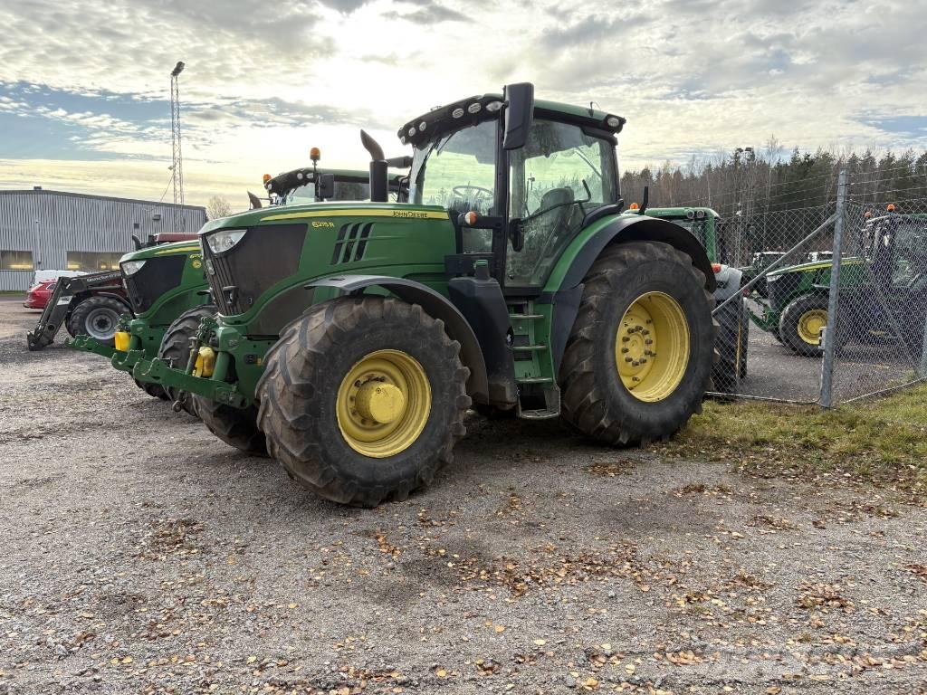 John Deere 6215 R الجرارات