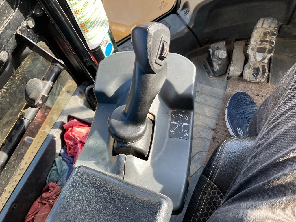 CAT 972 M XE لوادر بعجل