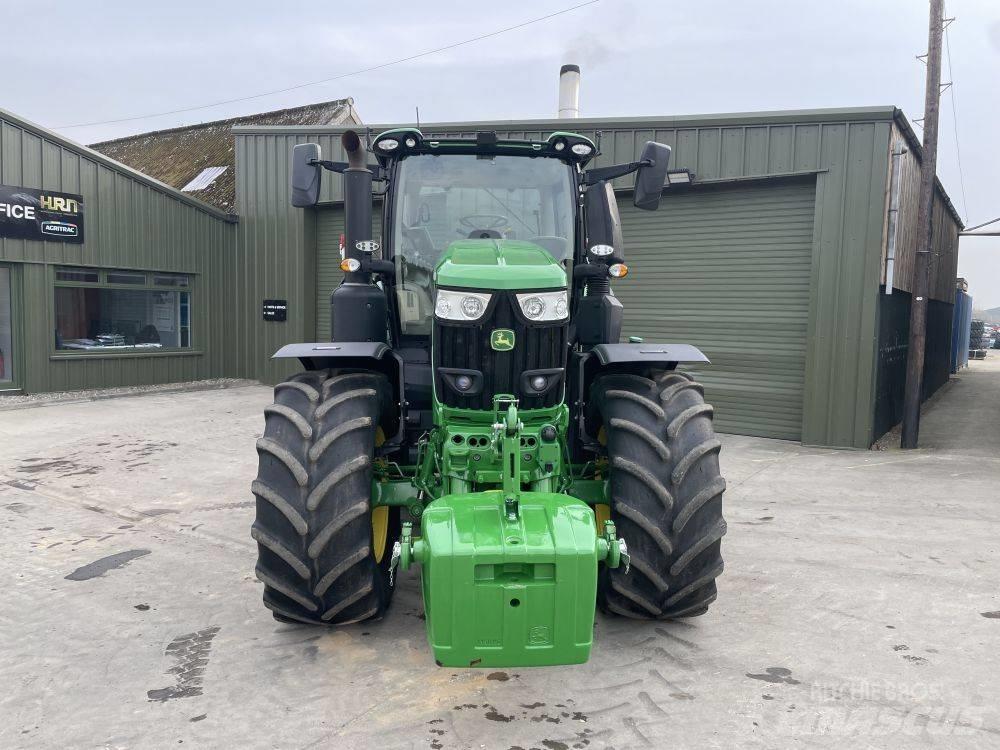 John Deere 6R 250 الجرارات