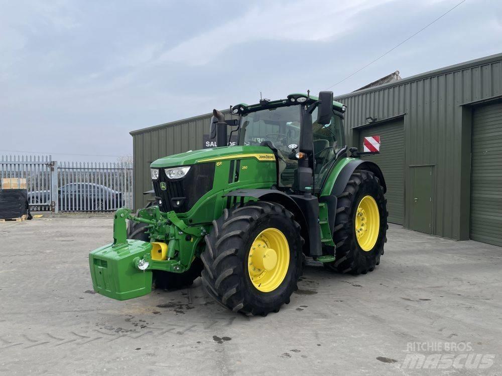 John Deere 6R 250 الجرارات