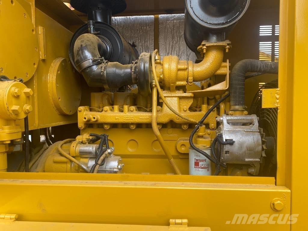 CAT 14 H معدات تمهيد الطرق