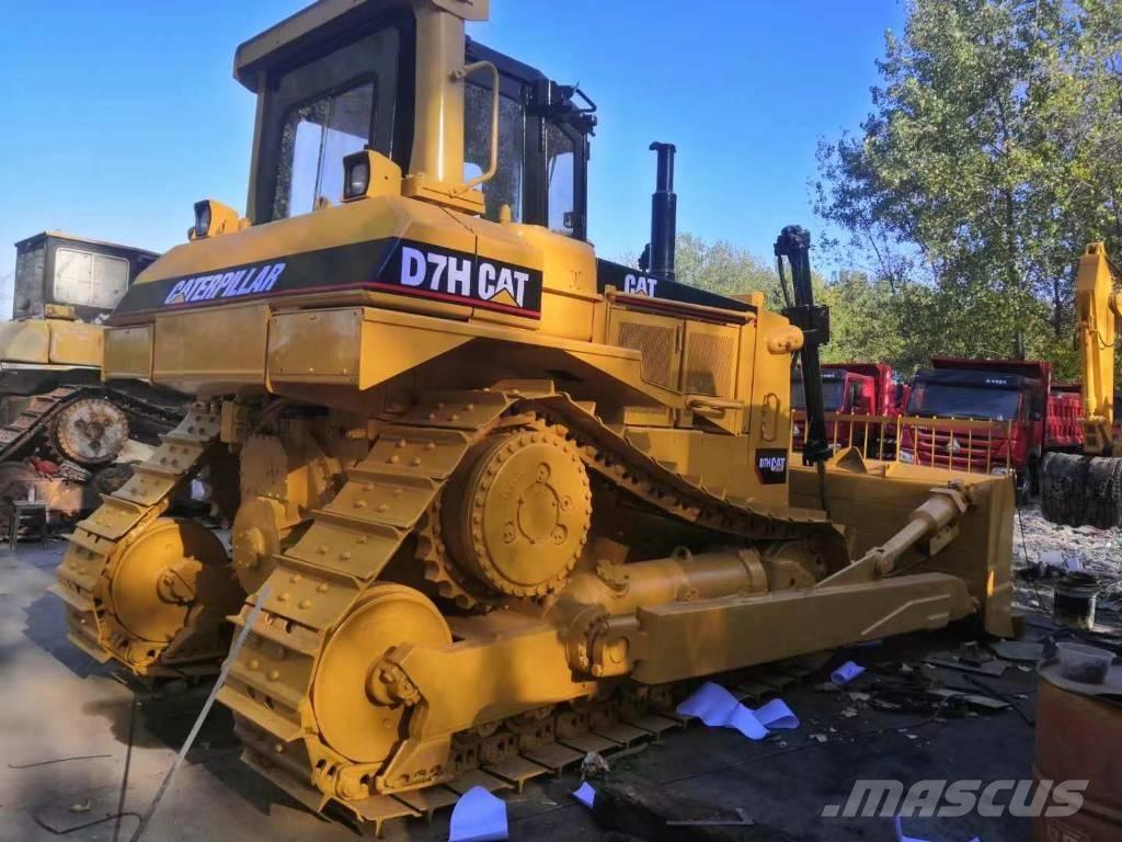 CAT D7H بلدوزرات مجنزرة