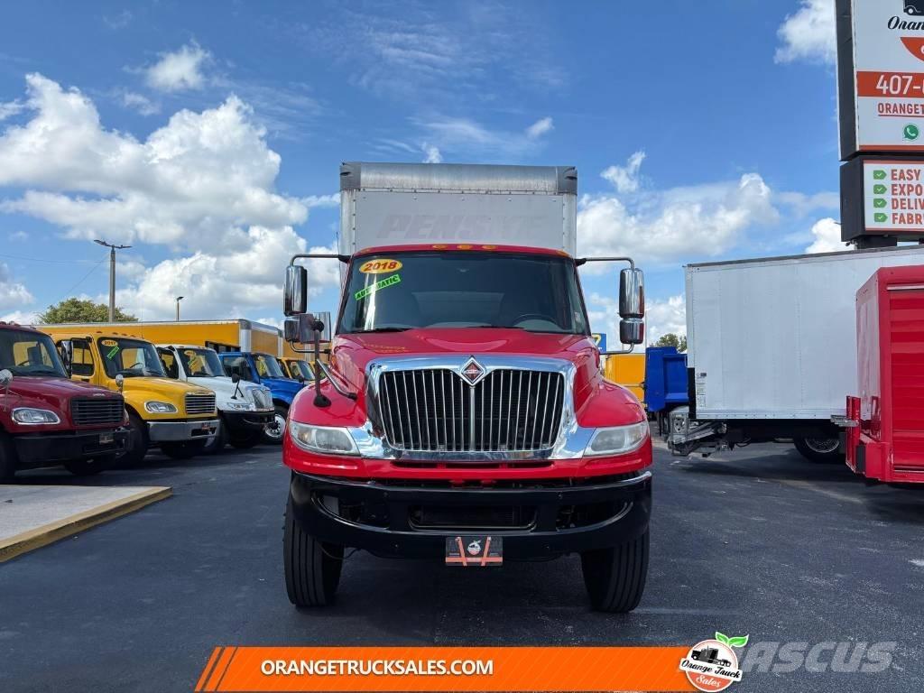 International 4300 شاحنات ذات هيكل صندوقي