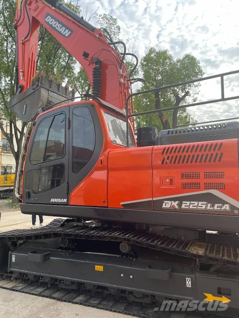 Doosan DX 225 حفارات وسط 7 طن - 12 طن