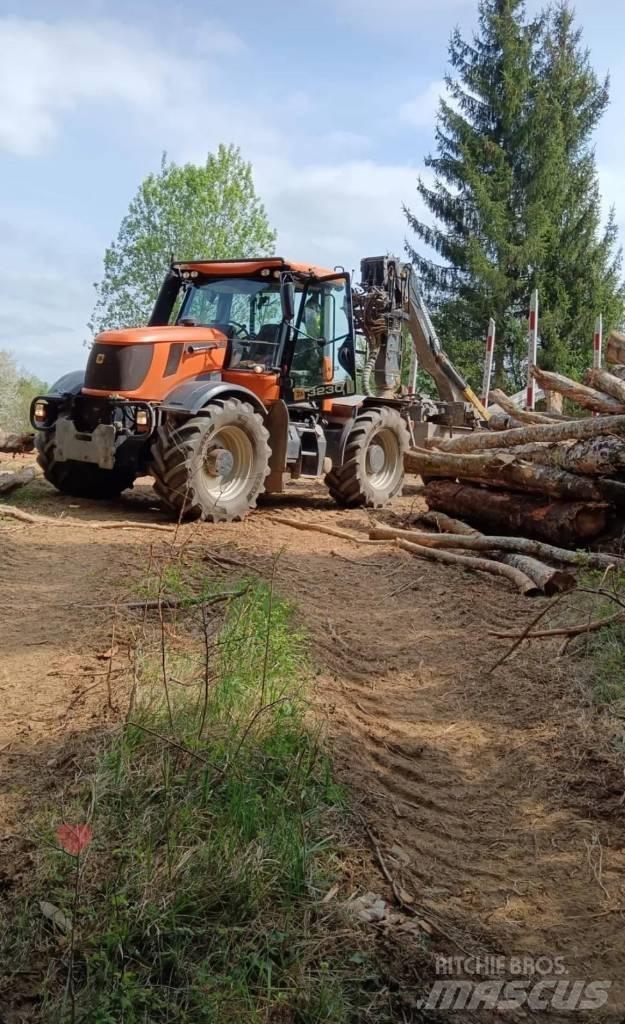 JCB Fastrac 3230 جرارات التحريج