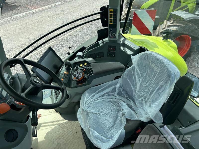 CLAAS AXION 870 الجرارات