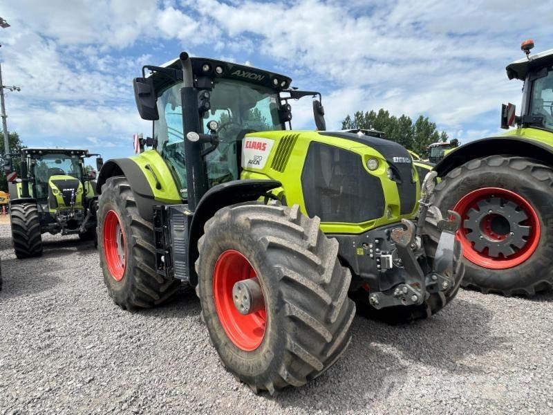 CLAAS AXION 870 الجرارات