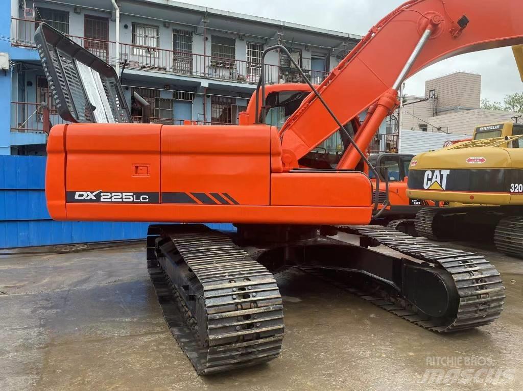 Doosan dx225 حفارات زحافة