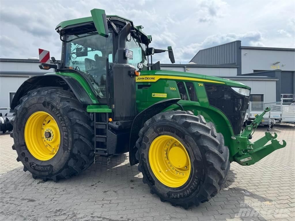 John Deere 7R 330 الجرارات