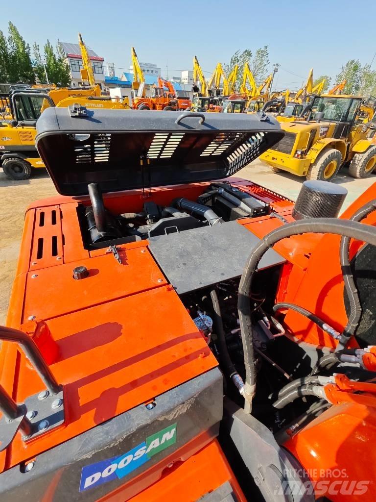 Doosan DX 225 LC حفارات زحافة
