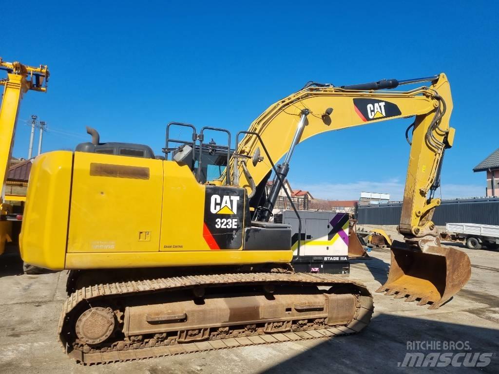 CAT 323 EL حفارات زحافة