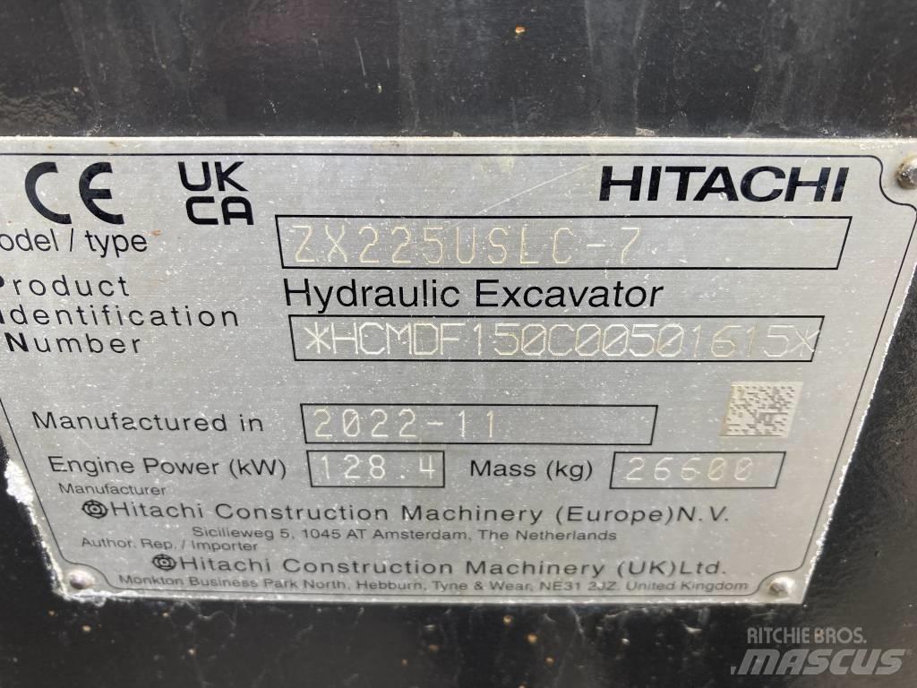 Hitachi ZX 225 US LC حفارات زحافة