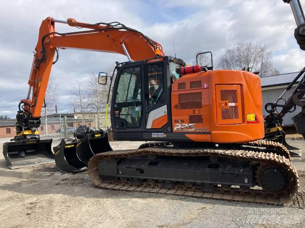 Hitachi ZX 225 US LC حفارات زحافة