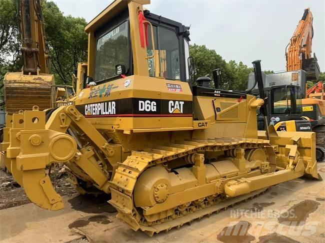 CAT D 6 G بلدوزرات مجنزرة