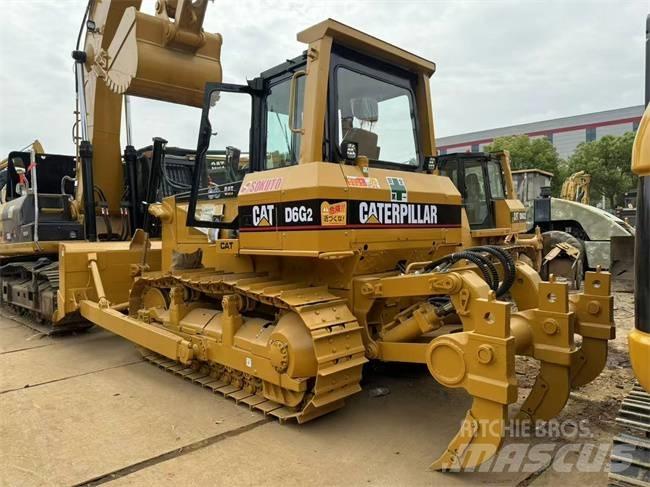 CAT D 6 G بلدوزرات مجنزرة