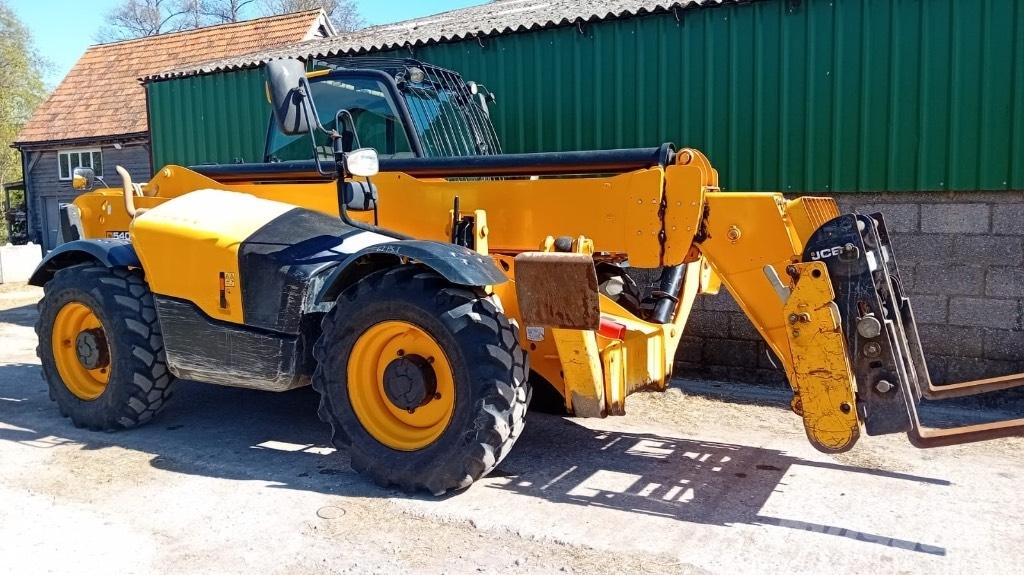 JCB 540-140 مناولات متداخلة