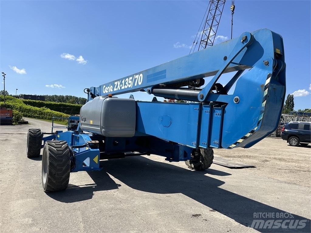 Genie ZX 135/70 رافعات سلة مفصلية