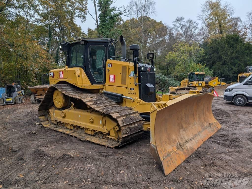CAT D 6 LGP بلدوزرات مجنزرة