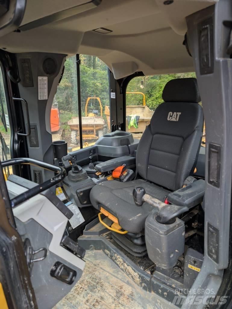 CAT D 6 LGP بلدوزرات مجنزرة
