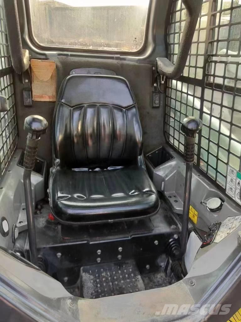 Bobcat S 450 لوادر انزلاقية التوجيه