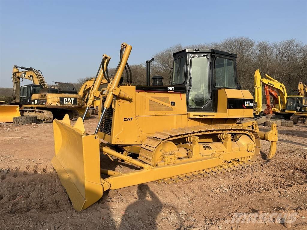 CAT D6G بلدوزرات مجنزرة