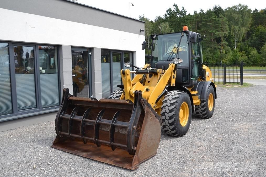 CAT 908 M لوادر بعجل
