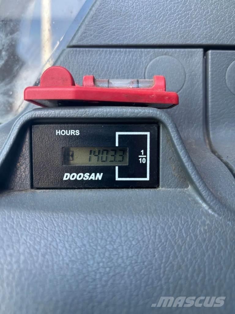Develon DX300LC-7K حفارات زحافة