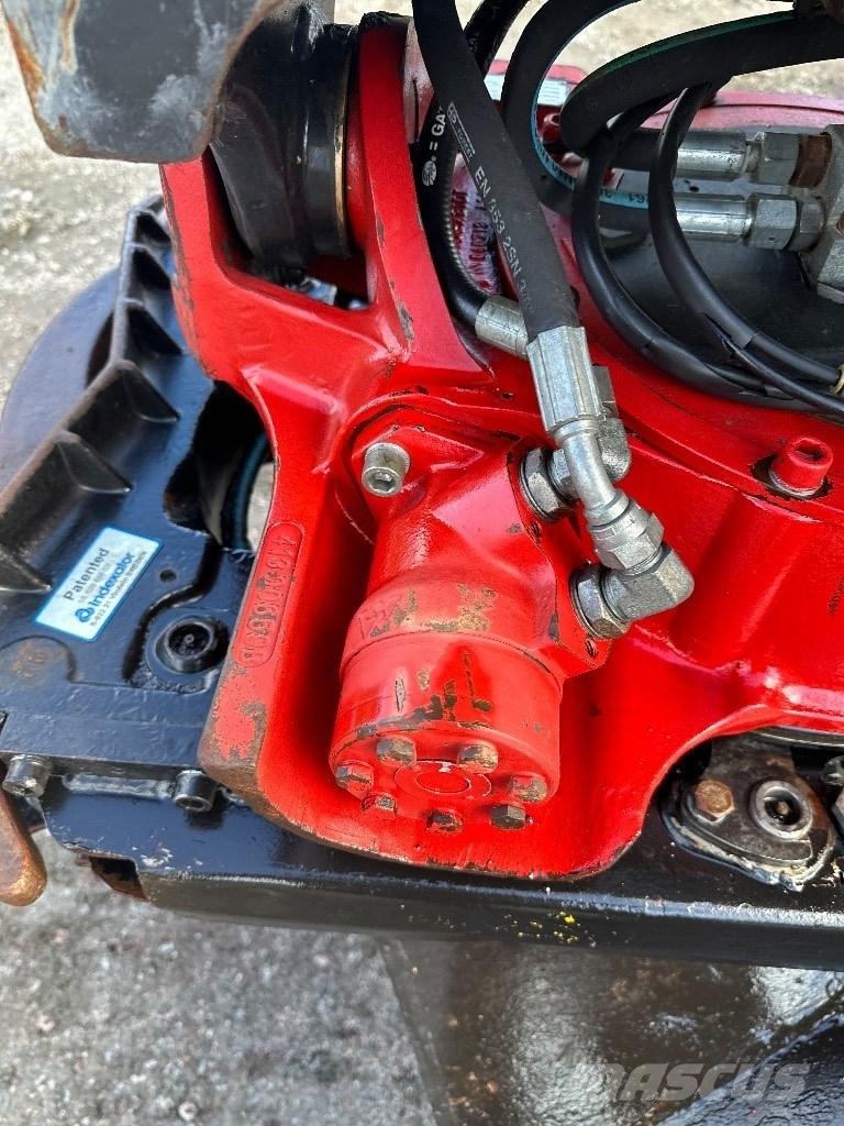 Takeuchi TB 2150 R حفارات زحافة