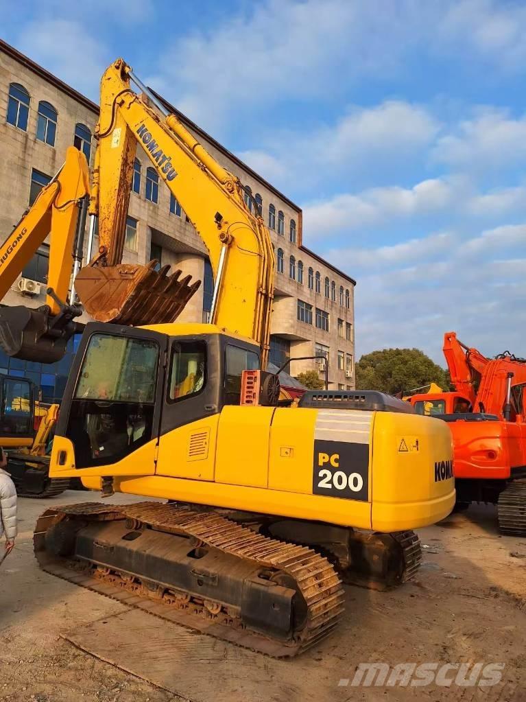 Komatsu PC 200-7 حفارات زحافة