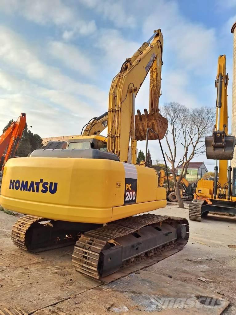 Komatsu PC 200-7 حفارات زحافة