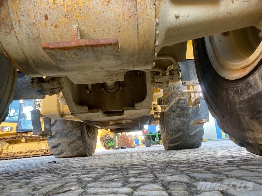 CAT 972G NVT لوادر بعجل