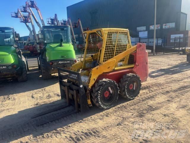 Bobcat S 130 لوادر انزلاقية التوجيه