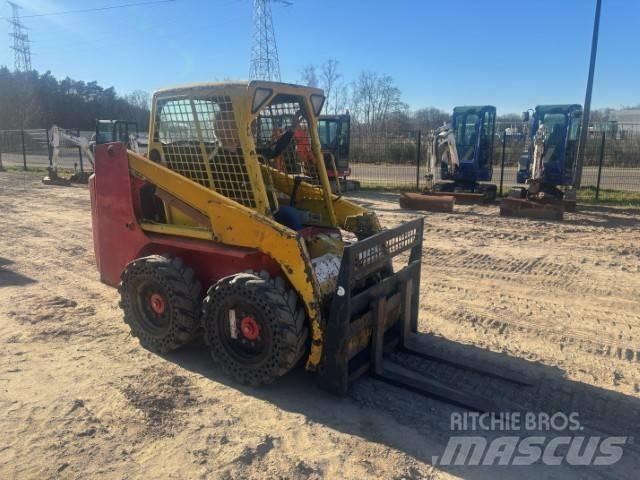 Bobcat S 130 لوادر انزلاقية التوجيه