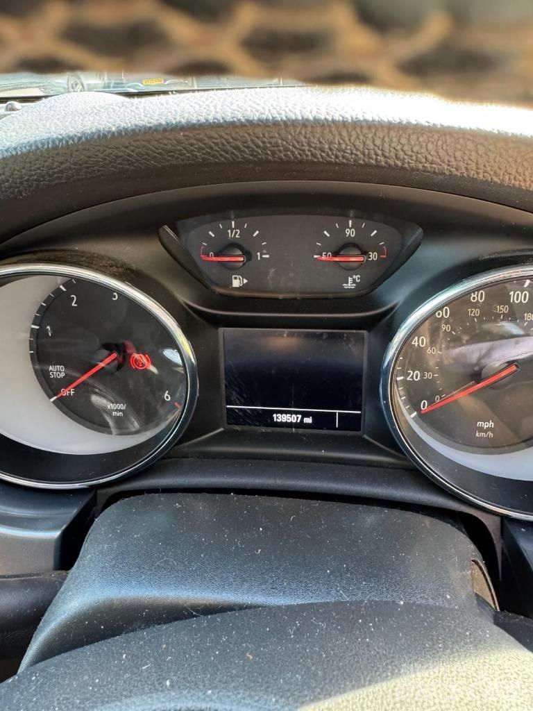 Vauxhall Astra سيارات