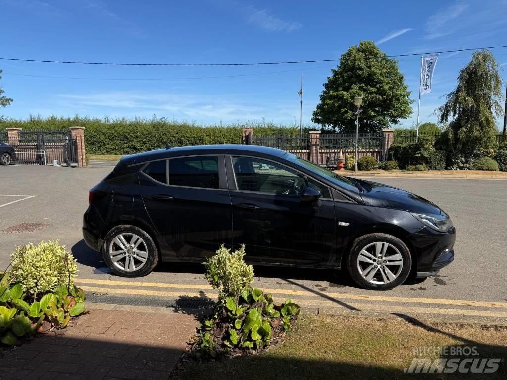 Vauxhall Astra سيارات